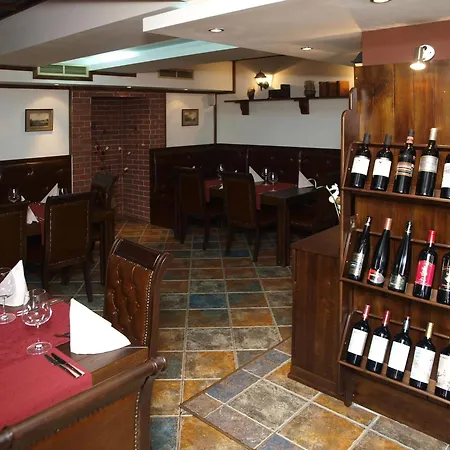 семеен анна-кристина 3*