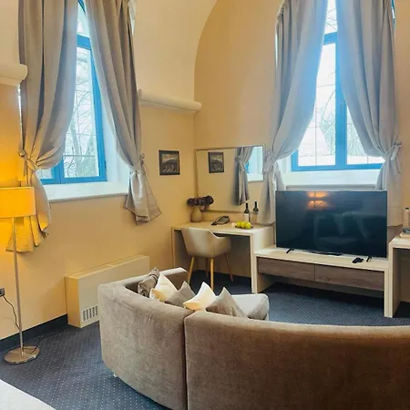 семеен анна-кристина 3*