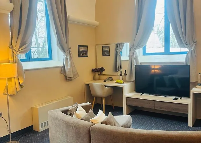 семеен анна-кристина 3*